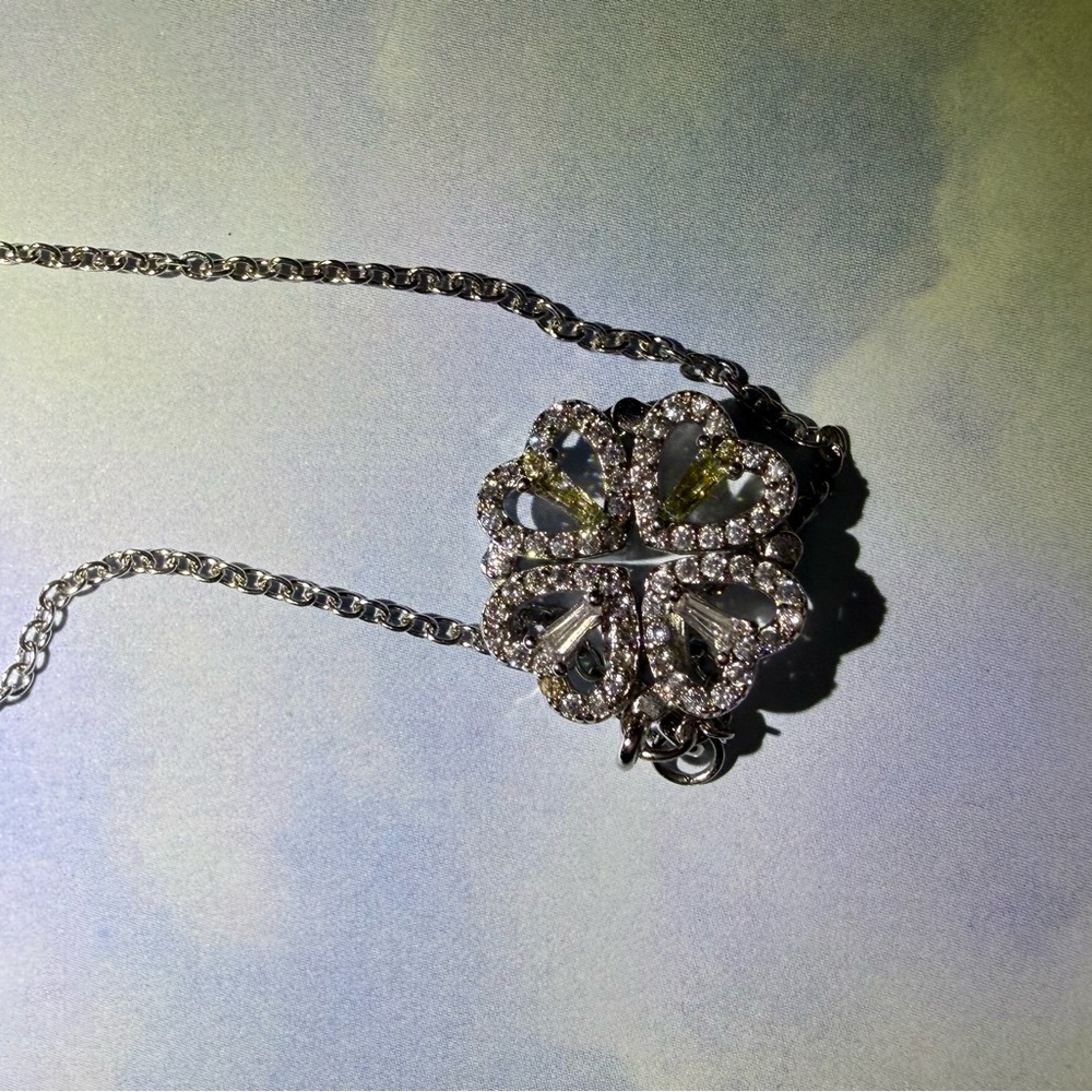 🚨Elegant Silver Heart and Clover Reversible Pendant Necklace - Picture 2 of 6